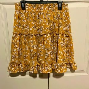 Women’s Shein 1X Gold Floral Mini Skirt